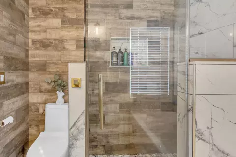 Bath - 1475 Misthaven Ln, Elgin, IL 60123 photo 6 of 7