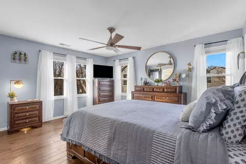 Bedroom - 1475 Misthaven Ln, Elgin, IL 60123 photo 6 of 9