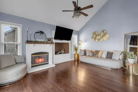 Living - 1475 Misthaven Ln, Elgin, IL 60123 photo 2 of 2
