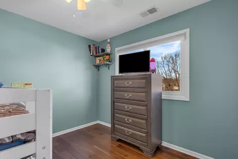 Bedroom - 1475 Misthaven Ln, Elgin, IL 60123 photo 5 of 9