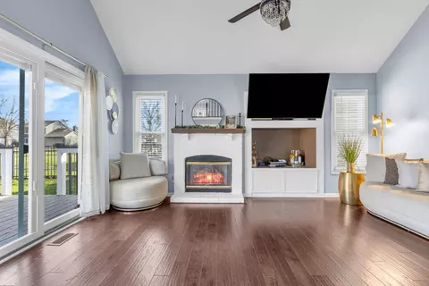 Living - 1475 Misthaven Ln, Elgin, IL 60123 photo 1 of 2