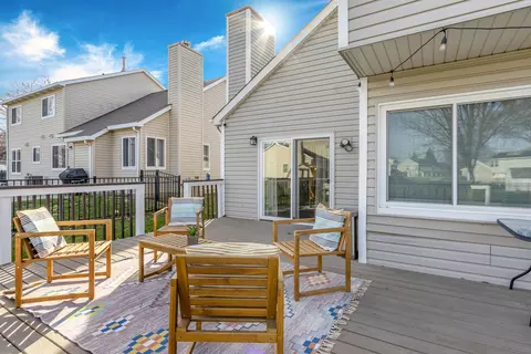 Exterior - 1475 Misthaven Ln, Elgin, IL 60123 photo 6 of 10