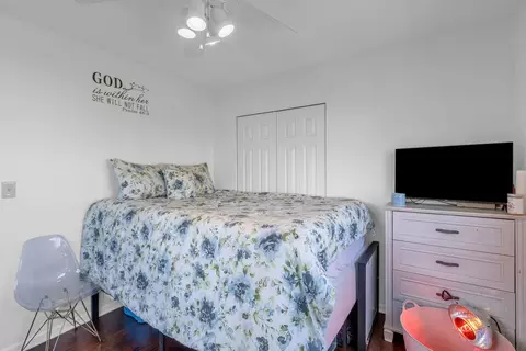 Bedroom - 1475 Misthaven Ln, Elgin, IL 60123 photo 2 of 9