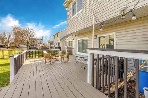 Exterior - 1475 Misthaven Ln, Elgin, IL 60123 photo 8 of 10