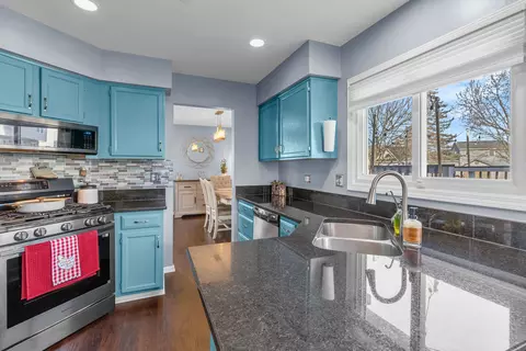 Kitchen - 1475 Misthaven Ln, Elgin, IL 60123 photo 3 of 4