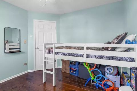 Bedroom - 1475 Misthaven Ln, Elgin, IL 60123 photo 4 of 9