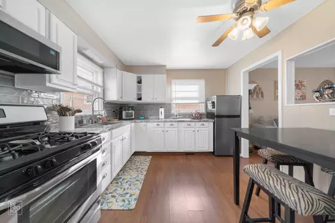 Kitchen - 5145 State Rd, Burbank, IL 60459 photo 1 of 3