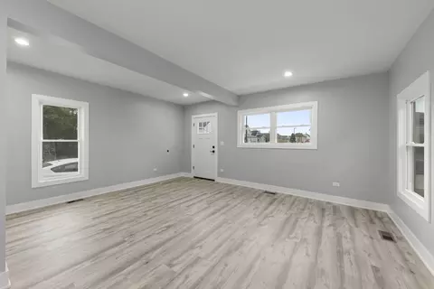 Living - 7600 W 60th St, Summit, IL 60501 photo 2 of 3