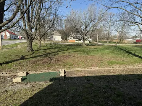 000 Emmma St, Christopher, IL 62822 photo 5