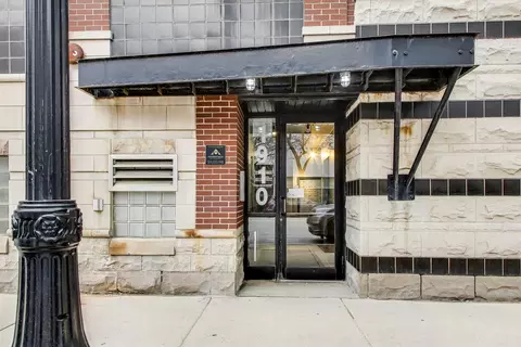 1910 S Michigan Ave #202, Chicago, IL 60616