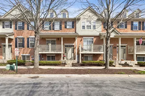 77 Lee Ct, Winfield, IL 60190