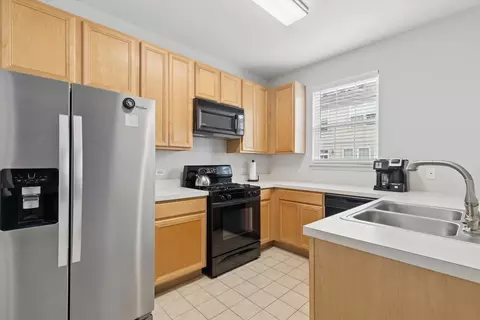 Kitchen - 77 Lee Ct, Winfield, IL 60190 photo 1 of 1