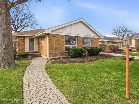 10909 Martindale Dr, Westchester, IL 60154