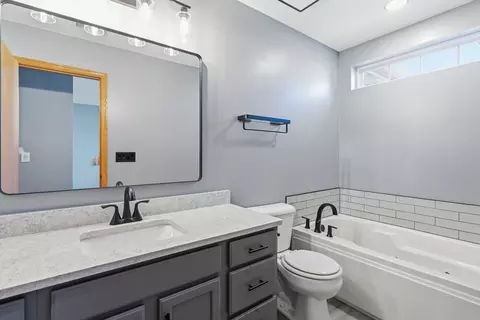 Bath - 17656 S Gilbert Dr, Lockport, IL 60441 photo 2 of 4