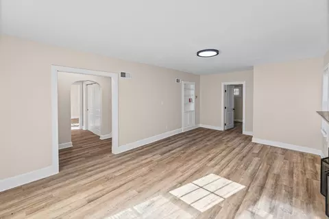 Living - 418 Cedar St, Centralia, IL 62801 photo 5 of 6