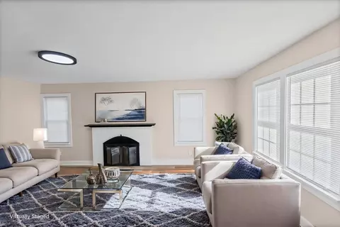 Living - 418 Cedar St, Centralia, IL 62801 photo 2 of 6