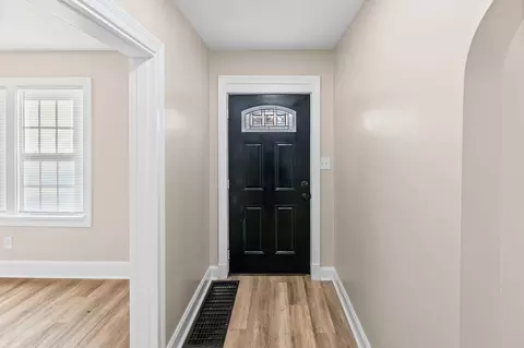 Entry Way - 418 Cedar St, Centralia, IL 62801 photo 1 of 10