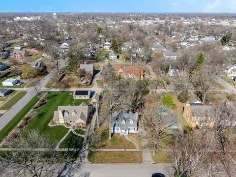 View/Area - 418 Cedar St, Centralia, IL 62801 photo 2 of 11