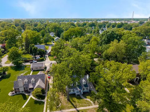 View/Area - 418 Cedar St, Centralia, IL 62801 photo 7 of 11
