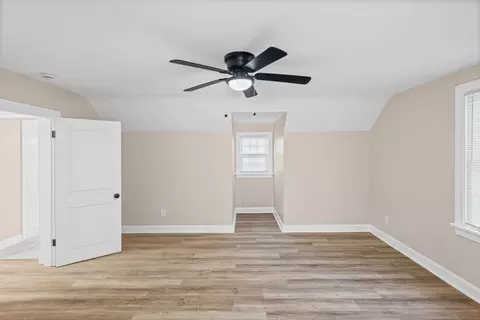 Entry Way - 418 Cedar St, Centralia, IL 62801 photo 9 of 10