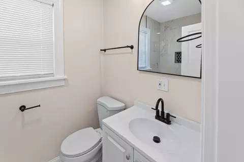 Bath - 418 Cedar St, Centralia, IL 62801 photo 1 of 2