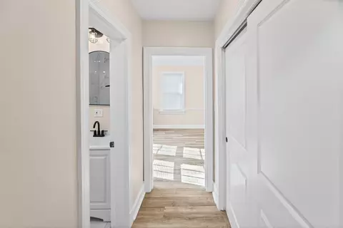 Entry Way - 418 Cedar St, Centralia, IL 62801 photo 4 of 10