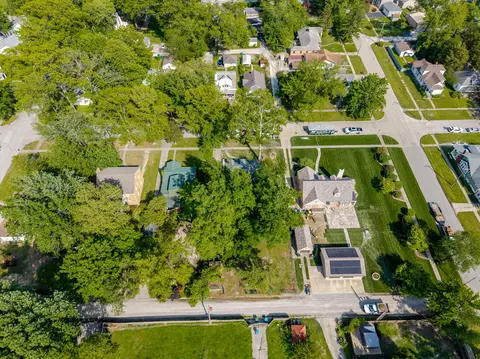 View/Area - 418 Cedar St, Centralia, IL 62801 photo 10 of 11