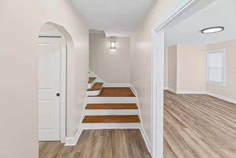 Entry Way - 418 Cedar St, Centralia, IL 62801 photo 2 of 10