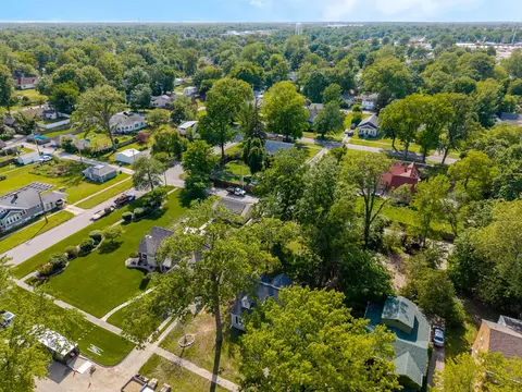 View/Area - 418 Cedar St, Centralia, IL 62801 photo 8 of 11