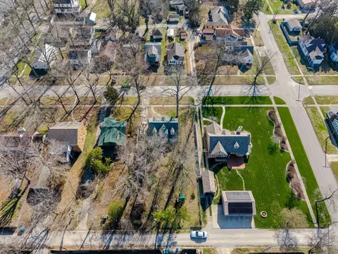 View/Area - 418 Cedar St, Centralia, IL 62801 photo 5 of 11