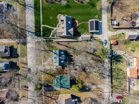View/Area - 418 Cedar St, Centralia, IL 62801 photo 4 of 11