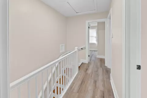 Entry Way - 418 Cedar St, Centralia, IL 62801 photo 8 of 10