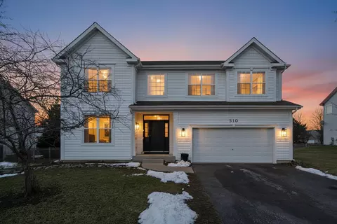 510 Golden Valley Ln, Algonquin, IL 60102