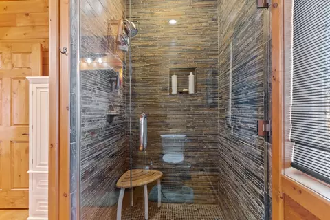 Bath - 17700 Streit Rd, Harvard, IL 60033 photo 5 of 8