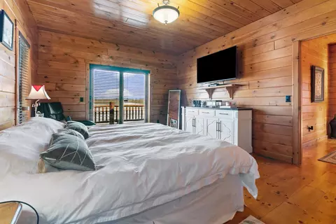 Bedroom - 17700 Streit Rd, Harvard, IL 60033 photo 3 of 8