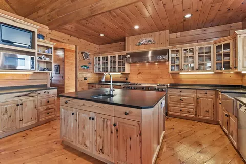 Kitchen - 17700 Streit Rd, Harvard, IL 60033 photo 2 of 3