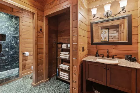 Bath - 17700 Streit Rd, Harvard, IL 60033 photo 7 of 8