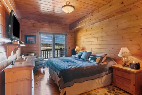 Bedroom - 17700 Streit Rd, Harvard, IL 60033 photo 4 of 8