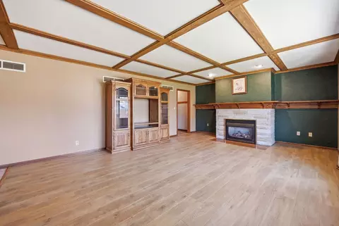 Living - 2594 E 1069th Rd, Ottawa, IL 61350 photo 3 of 8