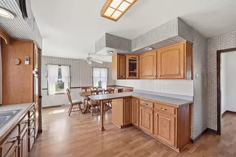 Kitchen - 2594 E 1069th Rd, Ottawa, IL 61350 photo 2 of 4