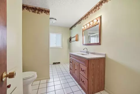 Bath - 2594 E 1069th Rd, Ottawa, IL 61350 photo 3 of 5