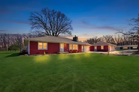 Exterior - 2594 E 1069th Rd, Ottawa, IL 61350 photo 2 of 6