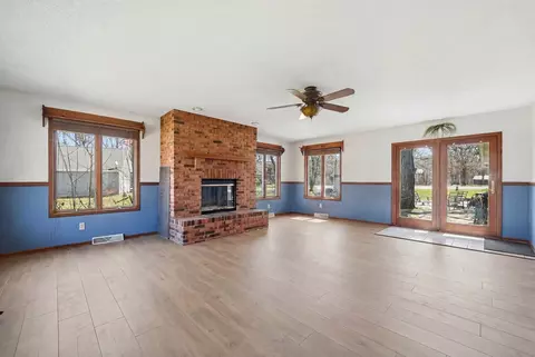 Living - 2594 E 1069th Rd, Ottawa, IL 61350 photo 5 of 8