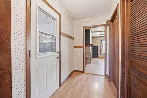 Entry Way - 2594 E 1069th Rd, Ottawa, IL 61350 photo 4 of 4