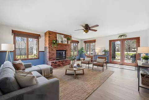 Living - 2594 E 1069th Rd, Ottawa, IL 61350 photo 4 of 8