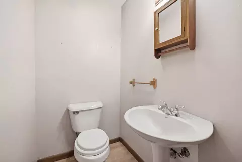 Bath - 2594 E 1069th Rd, Ottawa, IL 61350 photo 1 of 5