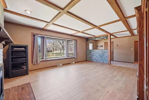 Living - 2594 E 1069th Rd, Ottawa, IL 61350 photo 2 of 8