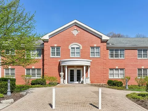 1234 Depot St #105, Glenview, IL 60025