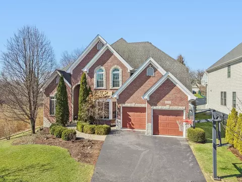 824 Megan Ct, Westmont, IL 60559