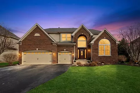 443 Glover Dr, North Aurora, IL 60542